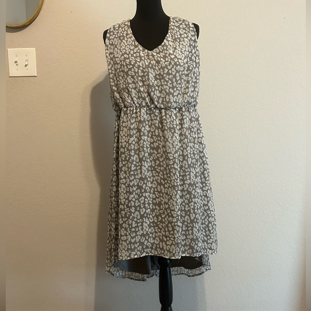 Women’s plus gray leopard sleeveless dress
